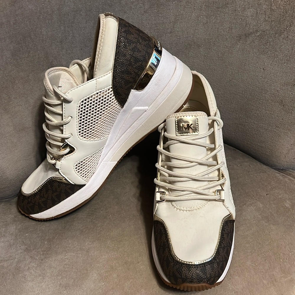 Michael Kors Shoes.
PayPal payments not accepted.